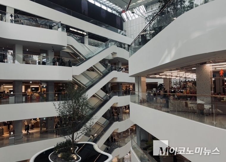 한적한 서울시내 한 백화점. 사진=심승수 기자