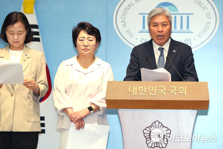서왕진 조국혁신당 원내대표가 16일 국회 소통관에서 기자회견에서 발언하고 있다. 사진=최동환 기자