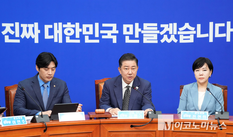 김병기 더불어민주당 당 대표 직무대행 겸 원내대표가 16일 취임 이후 처음으로 주재한 최고위원회의에서 발언하고 있다. 사진=최동환 기자