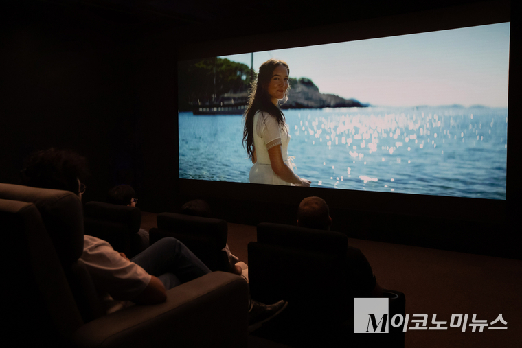 삼성전자가 스페인 바르셀로나에서 열리는 유럽 최대 영화 산업 박람회 '시네유럽(CineEurope) 2025'에 참가해 시네마 LED 스크린 오닉스(Onyx)를 통해 파테 필름(Pathé Films)이 제작한 영화 '몬테 크리스토 백작(The Count of Monte Cristo)'을 상영하고 있다. 사진-삼성전자 