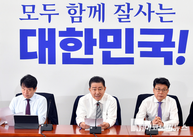 김병기 더불어민주당 당 대표 직무대행 겸 원내대표가 17일 국회 본청에서 열린 원내대책회의에서 발언하고 있다. 사진=최동환 기자