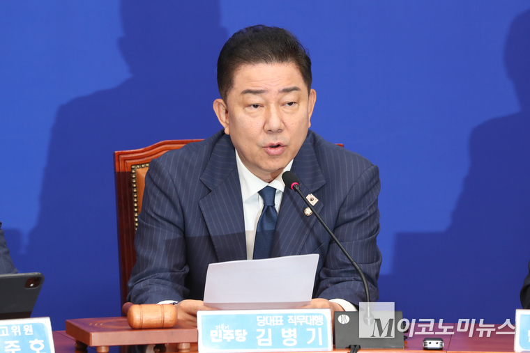 김병기 더불어민주당 당 대표 직무대행 겸 원내대표가 20일 국회 본청에서 열린 최고위원회의에서 발언하고 있다. 사진=최동환 기자