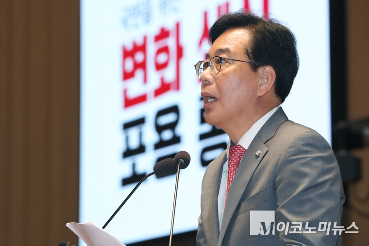 송언석 원내대표가 20일 국회 본청에서 열린 긴급의총에서 바렁ㄴ하고 있다. 사진=최동환 기자
