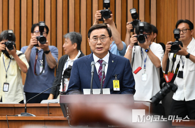 이종석 국가정보원장 후보자가 지난 19일 국회 정보위원회에서 열린 인사청문회에서 발언하고 있다. 사진=최동환 기자