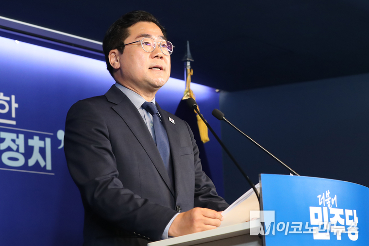 박찬대 더불어민주당 전 원내대표가 23일 여의도 민주당사에서 당대표 출마 기자회견을 열고 발언하고 있다. 사진=최동환 기자