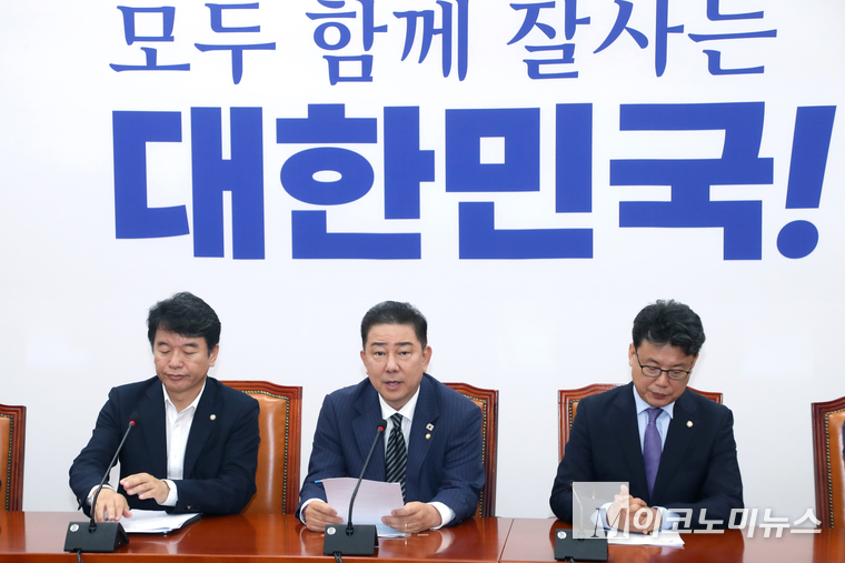 김병기 더불어민주당 대표 직무대행 겸 원내대표가 24일 국회 본청에서 열린 원내대책회의에서 발언하고 있다. 사진=최동환 기자