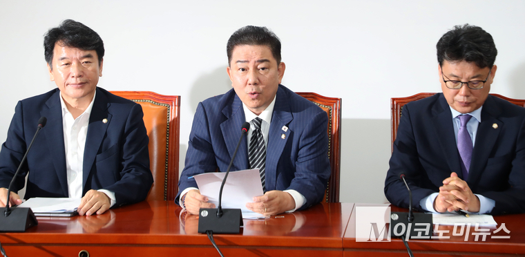 김병기 더불어민주당 대표 직무대행 겸 원내대표가 24일 국회 본청에서 열린 원내대책회의에서 발언하고 있다. 사진=최동환 기자