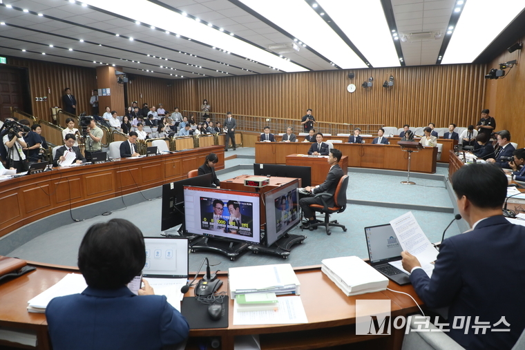 24일 국회 본청에서 국무총리 인사청문회가 열리고 있다. 사진=최동환 기자