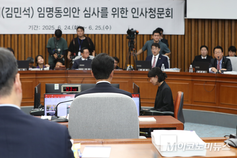 24일 국회 본청에서 국무총리 인사청문회가 열리고 있다. 사진=최동환 기자