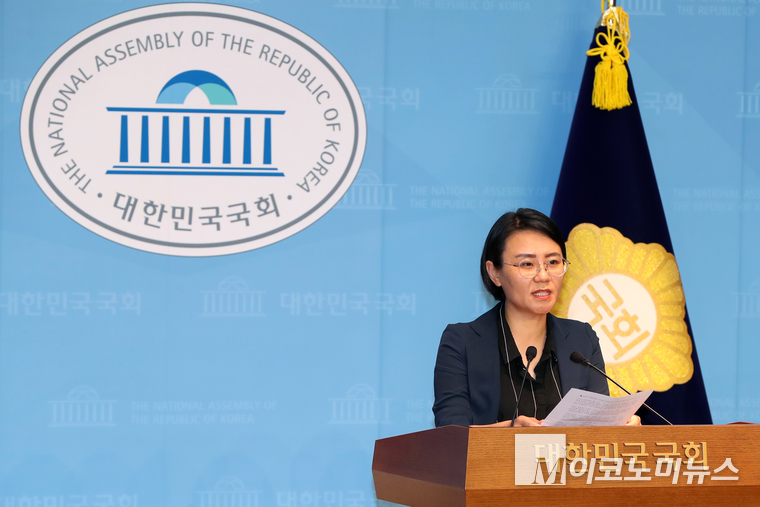이미선 진보당 부대변인이 24일 국회 소통관에서 브리핑하고 있다. 사진=최동환 기자