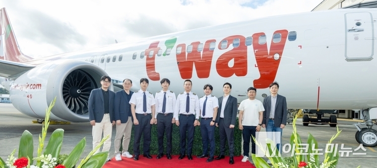 티웨이항공이 지난 18일 보잉 B737-8 4호기 도입 기념식을 개최했다. 사진=티웨이항공