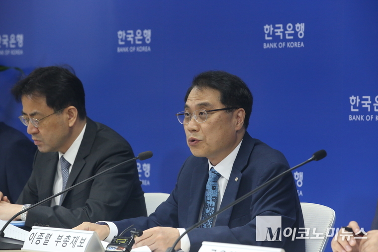 이종렬 한국은행 부총재보가 25일 오전 중구 한국은행에서 열린 ‘금융안정보고서’ 설명회에서 발언하고 있다. 사진=최동환 기자