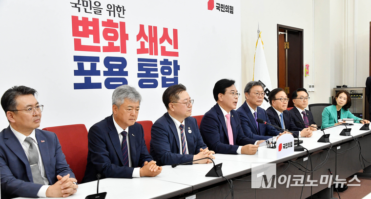 송언석 국민의힘 원내대표가 25일 국회 본청에서 경제6단체 상근부회장단과의 면담에서 발언하고 있다. 사진=최동환 기자