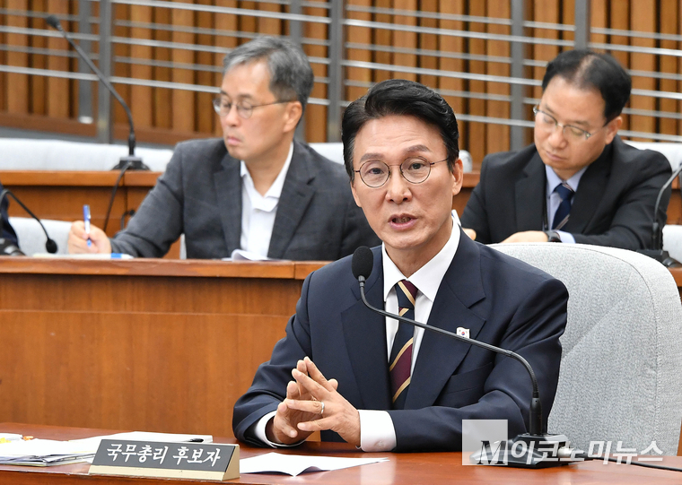 김민석 국무총리 후보자가 인사청문회 이틀 차인 25일 국회 본청에서 열린 인사 청문에서 질의에 답하고 있다. 사진=최동환 기자