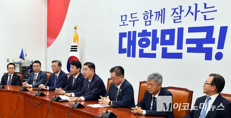 김병기 더불어민주당 대표 직무대행 겸 원내대표가 25일 국회 본청에서 경제6단체 상근부회장단과의 면담에서 발언하고 있다. 사진=최동환 기자