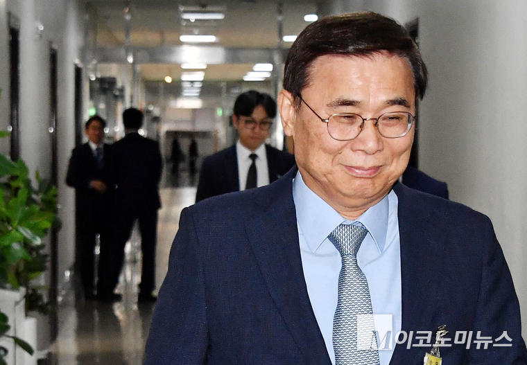 이종석 국정원장이 26일 국회에서 열린 제426회국회(임시회) 제4차 정보위원회 전체회의에 출석하고 있다. 사진=최동환 기자