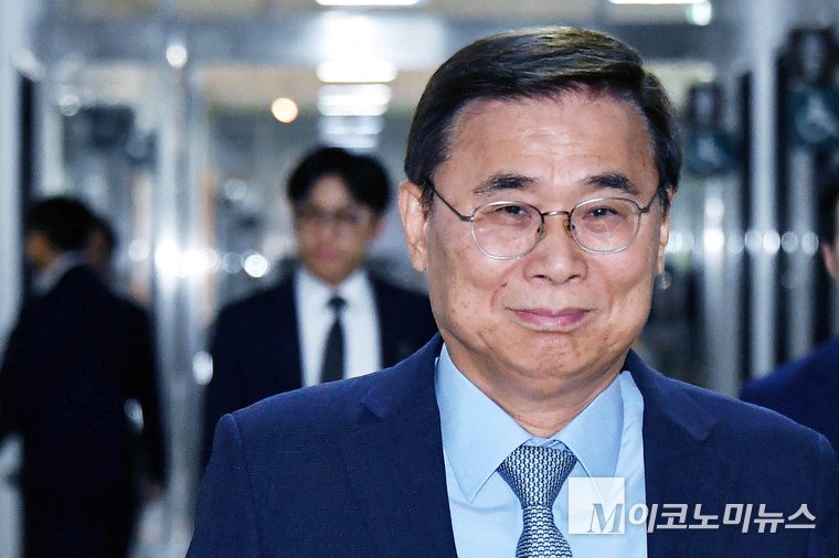 이종석 국정원장이 26일 국회에서 열린 제426회국회(임시회) 제4차 정보위원회 전체회의에 출석하고 있다. 사진=최동환 기자