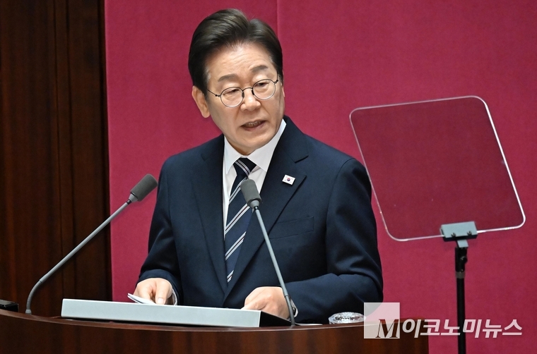 이재명 대통령이 지난 26일 국회 본청 본회의장에서 추가경정예산안 시정연설을 하고 있다. 사진=공동취재단