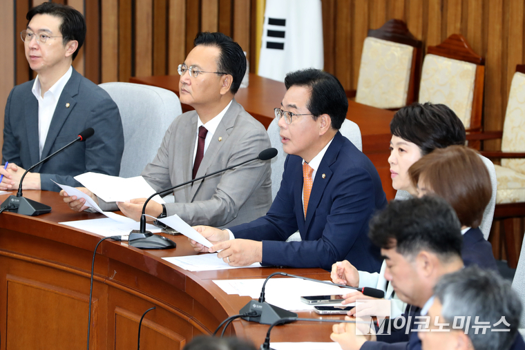 송언석 국민의힘 원내대표 27일 국회 본청에서 열린 원내대책회의에서 발언하고 있다. 사진=최동환 기자