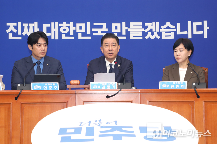 김병기 더불어민주당 당대표 직무대행 겸 원내대표가 27일 국회 본청에서 열린 최고위원회의에서 발언하고 있다. 사진=최동환 기자