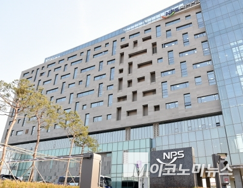 국민연금공단이 저소득층 장애아동을 위해 5292만원을 한국사회복지협의회에 전달했다. 사진=국민연금공단