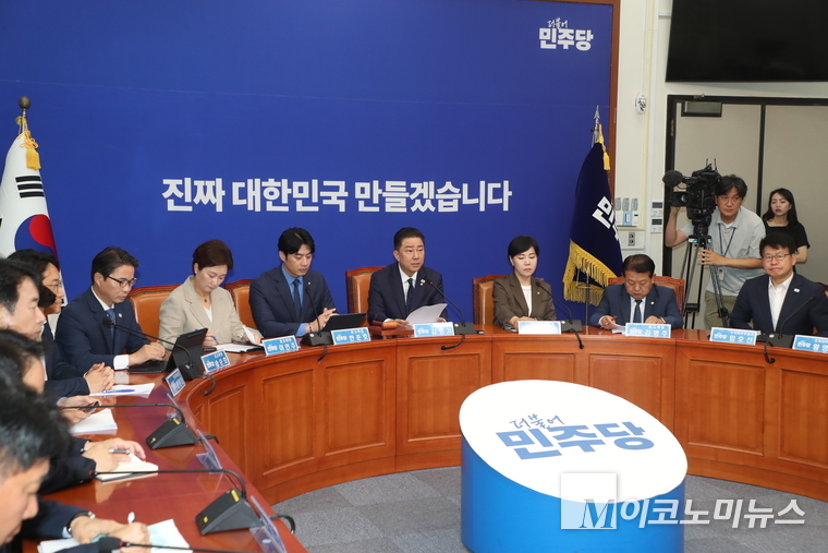 더불어민주당이 지난 27일 국회 본청에서 최고위원회의를 열고 있다. 사진=최동환 기자