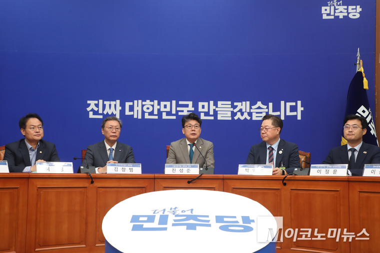 진성준 정책위의장이 30일 국회 본청에서 열린 민주당-경제 6단체 상근부회장단 상법 간담회에서 발언하고 있다. 사진=최동환 기자