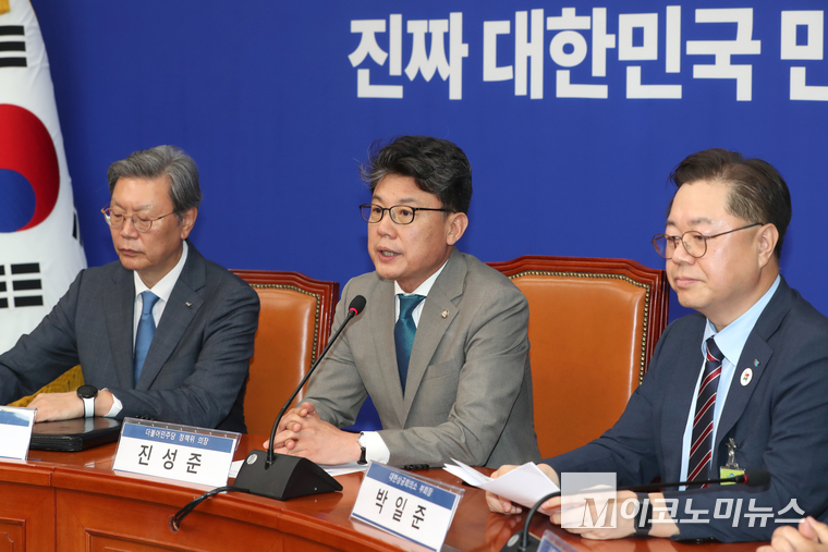 진성준 정책위의장이 30일 국회 본청에서 열린 민주당-경제 6단체 상근부회장단 상법 간담회에서 발언하고 있다. 사진=최동환 기자