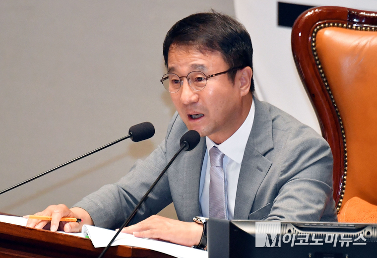 민주당 소속 한병도 예결위 위원장이 30일 국회 본청에서 열린 예산결산특별위원회 전체회의에서 발언하고 있다. 사진=최동환 기자