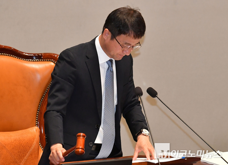한병도 국회 예결위원장이 1일 오전 국회에서 열린 예산결산특별위원회 제2차 전체회의에서 회의를 주제하고 있다. 사진=최동환 기자