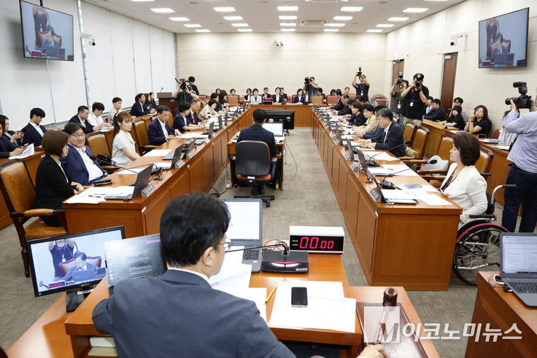 국회 보건복지위원회(위원장 박주민)는 1일 전체회의를 개회해 2025년도 제2회 추가경정예산안 및 기금운용계획변경안을 의결했다. 사진=최동환 기자