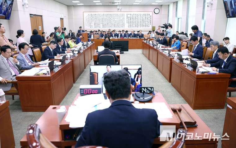 국회 법제사법위원회 1일 오후 국회에서 전체회의를 열고 있다. 사진=최동환 기자