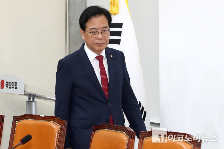 송언석 국민의힘 비상대책위원장 겸 원내대표가 3일 국회 본청에서 열린 비상대책위원회의에 참석하고 있다. 사진=최동환 기자