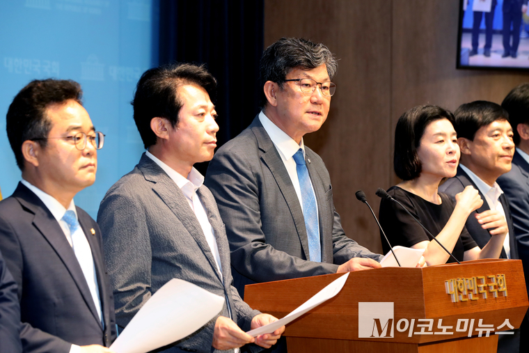김남근 민주당 원내민생부대표가 3일 열린 기자회견에서 발언하고 있다. 사진=최동환 기자