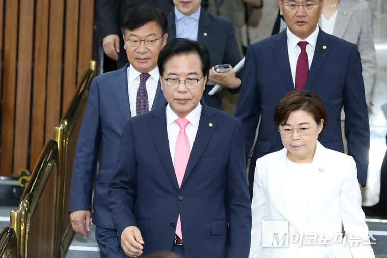 송언석 국민의힘 비상대책위원장 겸 원내대표가 4일 국회 본청에서 열린 원내대책회의에서 참석하고 있다. 사진=최동환 기자
