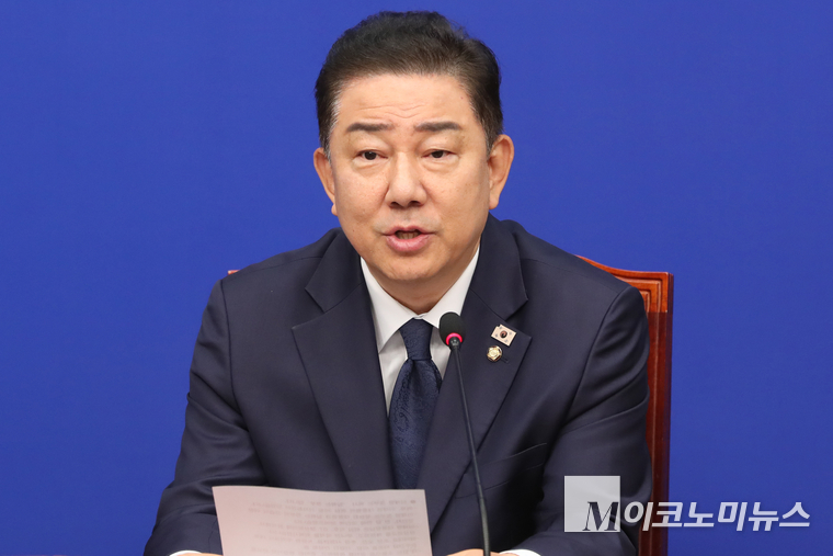 김병기 더불어민주당 당대표 직무대행 겸 원내대표가 4일 국회 본청에서 열린 최고위원회의에 발언하고 있다. 사진=최동환 기자