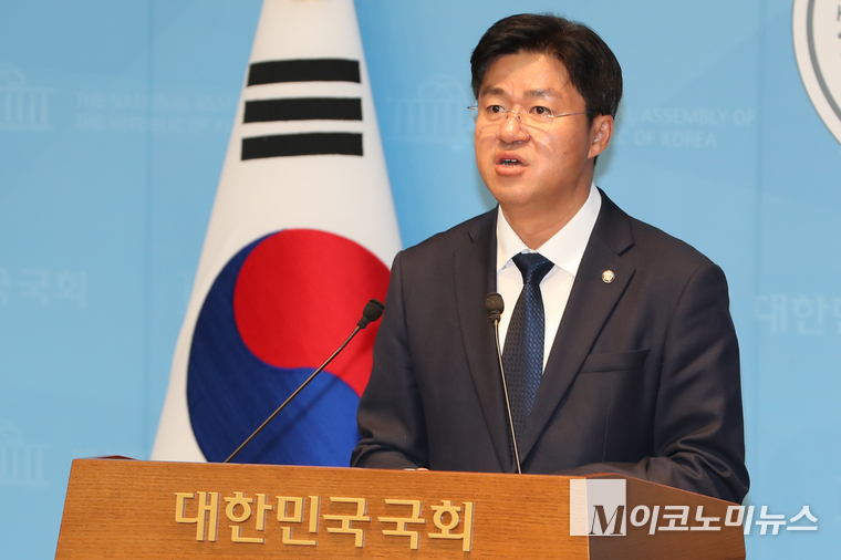 박상혁 더불어민주당 수석대변인이 지난 16일 국회 소통관에서 브리핑하고 있다. 사진=최동환 기자