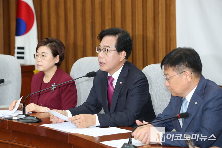 송언석 국민의힘 비상대책위원장 겸 원내대표가 8일 국회 본청에서 열린 원내대책회의에서 발언하고 있다, 사진=최동환 기자