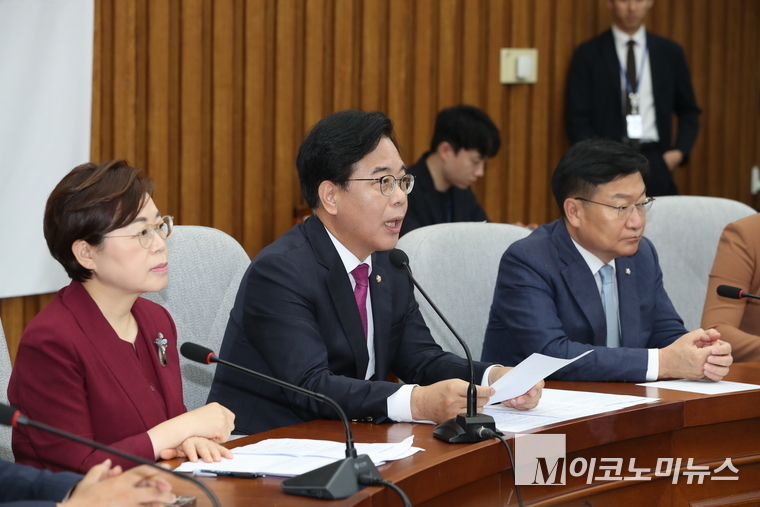송언석 국민의힘 비상대책위원장 겸 원내대표가 8일 국회 본청에서 열린 원내대책회의에서 발언하고 있다, 사진=최동환 기자