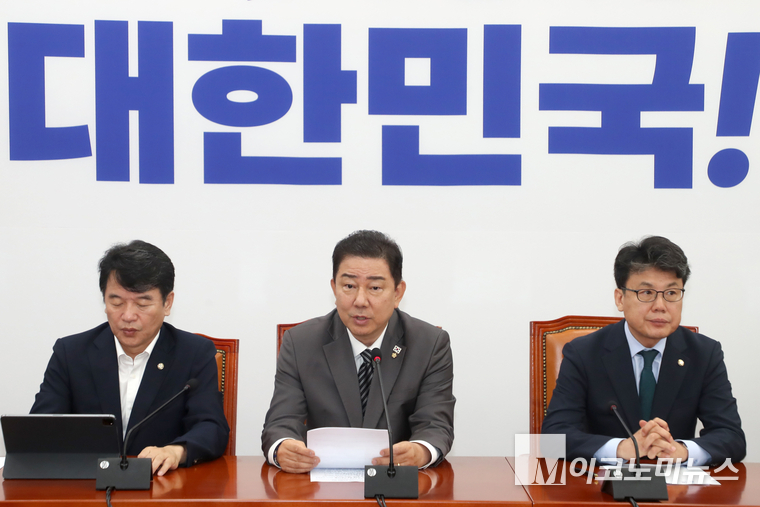 김병기 더불어민주당 당대표 직무대행 겸 원내대표가 8일 국회 본청에서 열린 원내대책회의에서 발언하고 있다. 사진=최동환 기자