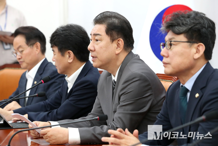 김병기 더불어민주당 당대표 직무대행 겸 원내대표가 8일 국회 본청에서 열린 원내대책회의에서 발언하고 있다. 사진=최동환 기자