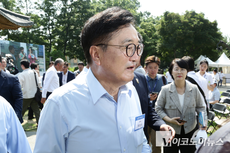 우원식 국회의장이 8일 무더위 속에 국회 사랑재에서 열린 K-바캉스 캠페인에 참석했다. 사진=최동환 기자