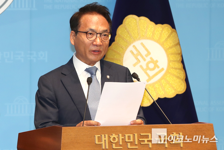 박선원 더불어민주당 의원이 지난 6월 12일 국회 소통관에서 열린 기자회견에 발언하고 있다. 사진=최동환 기자