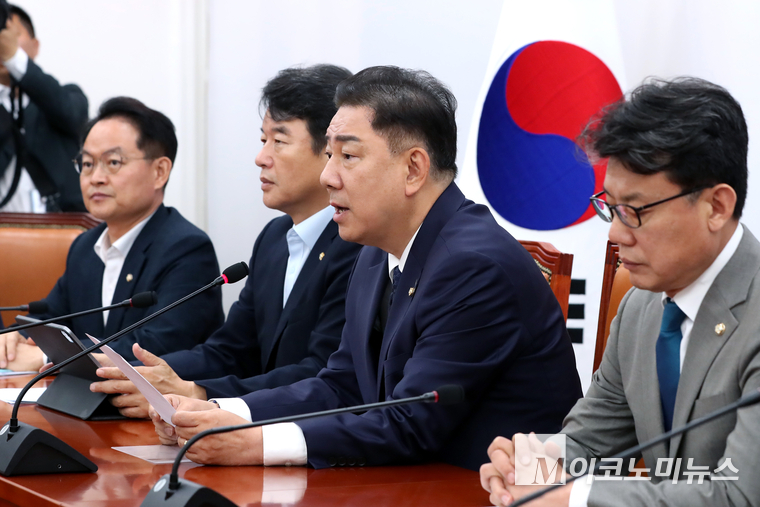 김병기 더불어민주당 당대표 직무대행 겸 원내대표가 10일 국회 본청에서 열린 정책조정회의에서 발언하고 있다. 사진=최동환 기자