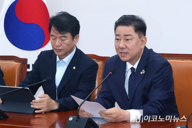 김병기 더불어민주당 당대표 직무대행 겸 원내대표가 10일 국회 본청에서 열린 정책조정회의에서 발언하고 있다. 사진=최동환 기자
