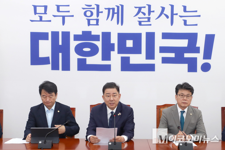 김병기 더불어민주당 당대표 직무대행 겸 원내대표가 10일 국회 본청에서 열린 정책조정회의에서 발언하고 있다. 사진=최동환 기자