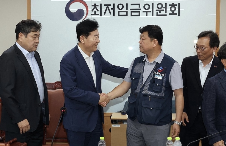 최저임금위원회는 10일 정부세종청사에서 제12차 전원회의를 열고 2026년도 최저임금을 합의했다. 사진=연합뉴스