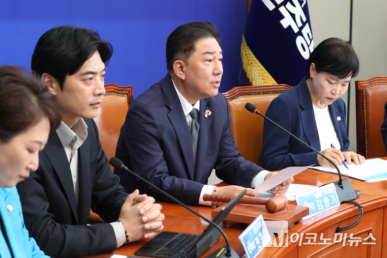 김병기 더불어민주당 대표 직무대행 겸 원내대표가 11일 국회 본청에서 열린 최고위원회의에서 발언하고 있다. 사진=최동환 기자