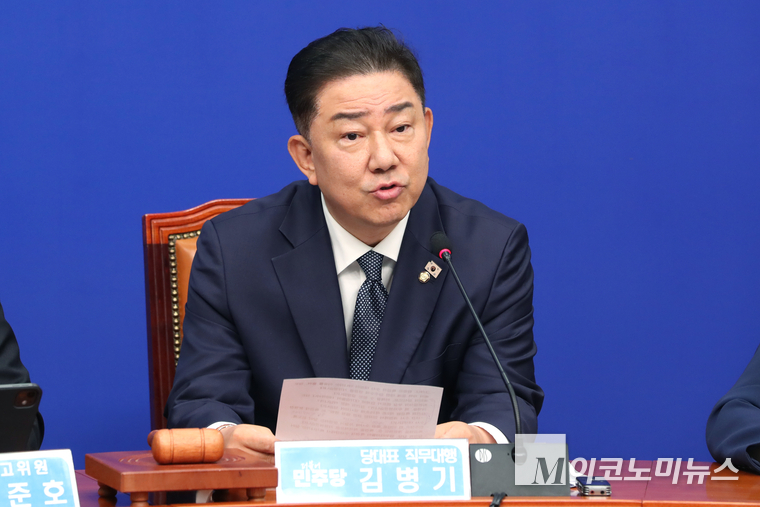 김병기 더불어민주당 대표 직무대행 겸 원내대표가 11일 국회 본청에서 열린 최고위원회의에서 발언하고 있다. 사진=최동환 기자