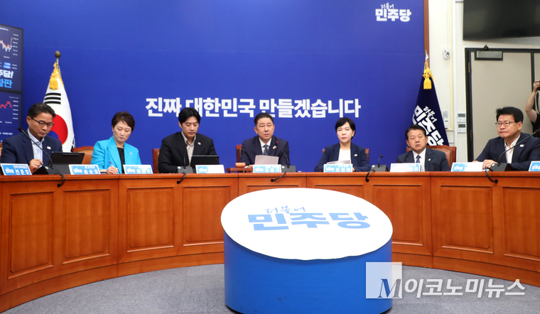 더불어민주당이 지난 11일 국회 본청에서 최고위원회의를 열고 있다. 사진=최동환 기자